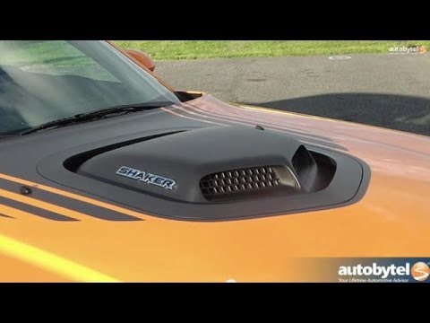 Shaker Hood Scoop on the Dodge Challenger